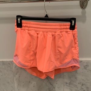 Lululemon hotty hot 4 inch coral shorts